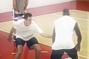 碾压！奥尼尔：我背身单打太无解？那我运着打你们也防不住啊！