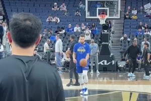 老勇蜜已经开始慌了😭库里赛前热身，中圈超远三分一发入魂~